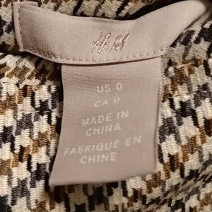FINAL PRICE NWT H&M tan gray white houndstooth pleated skirt w silver accents 0